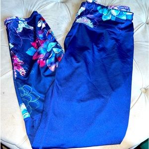 Blue silky feel leggings with floral details